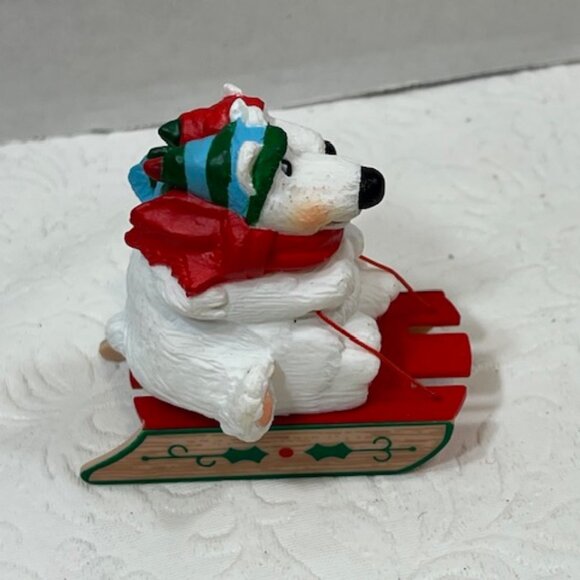 VTG Hallmark Christmas Merry Miniatures Polar Bears on Sled Figure 1985 2" - Picture 5 of 8